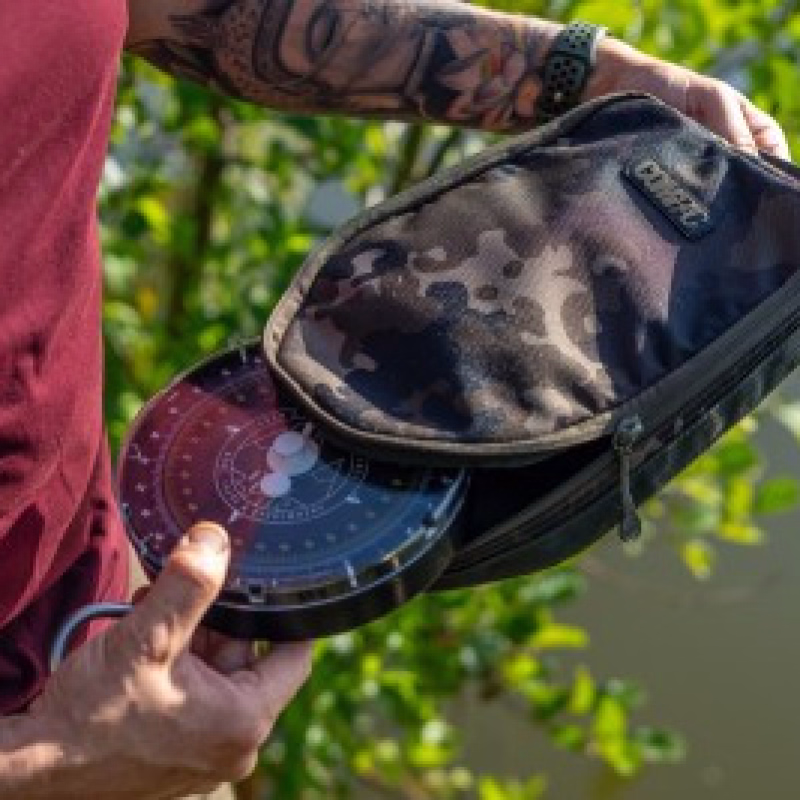 KORDA Compac Scales Pouch Dark Kamo