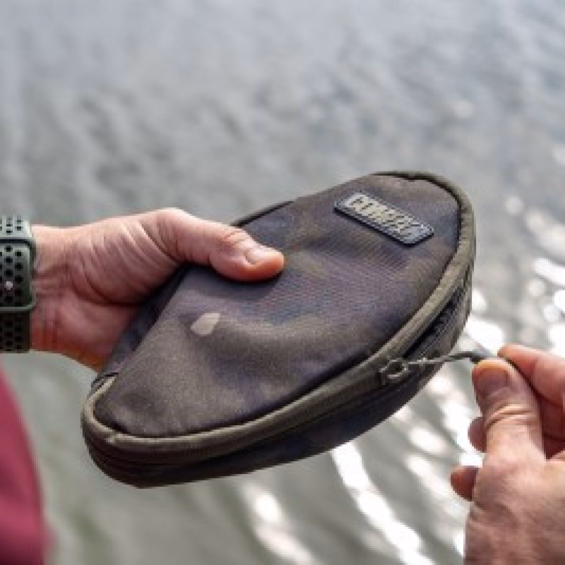 KORDA Compac Digital Scales Pouch Dark Kamo