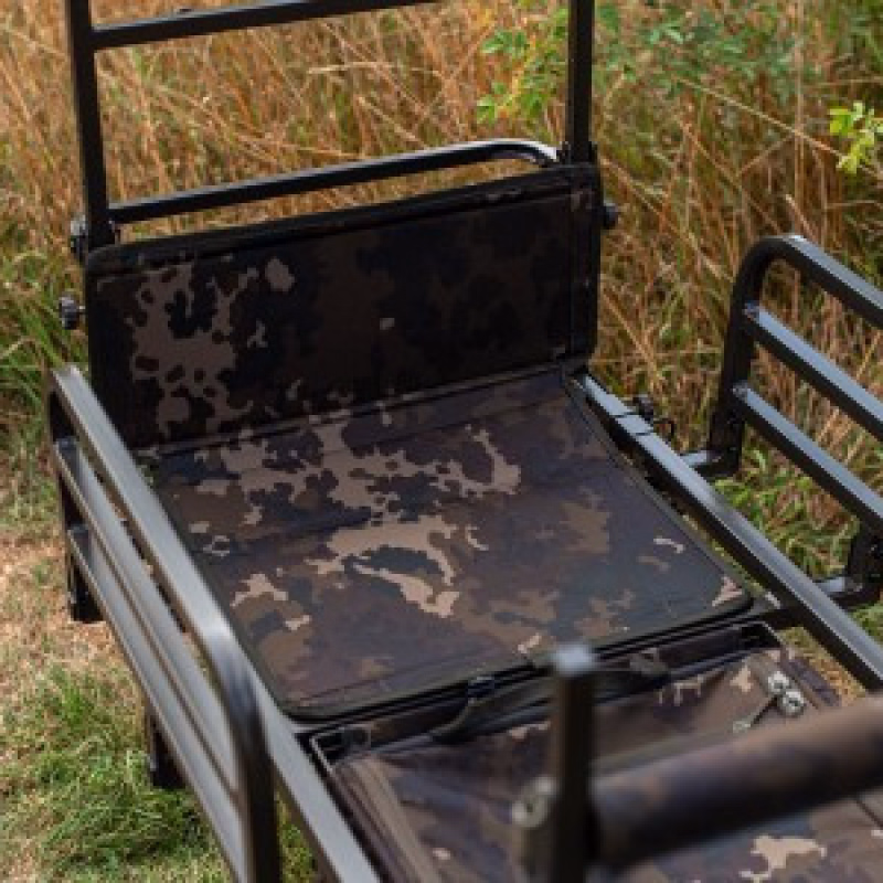 CARP PORTER Large Base Board Dark Kamo